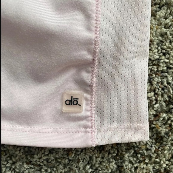 ❌SOLD❌Alo Cool Fit, pink top. Medium. Gently used. Great condition! - Picture 5 of 5